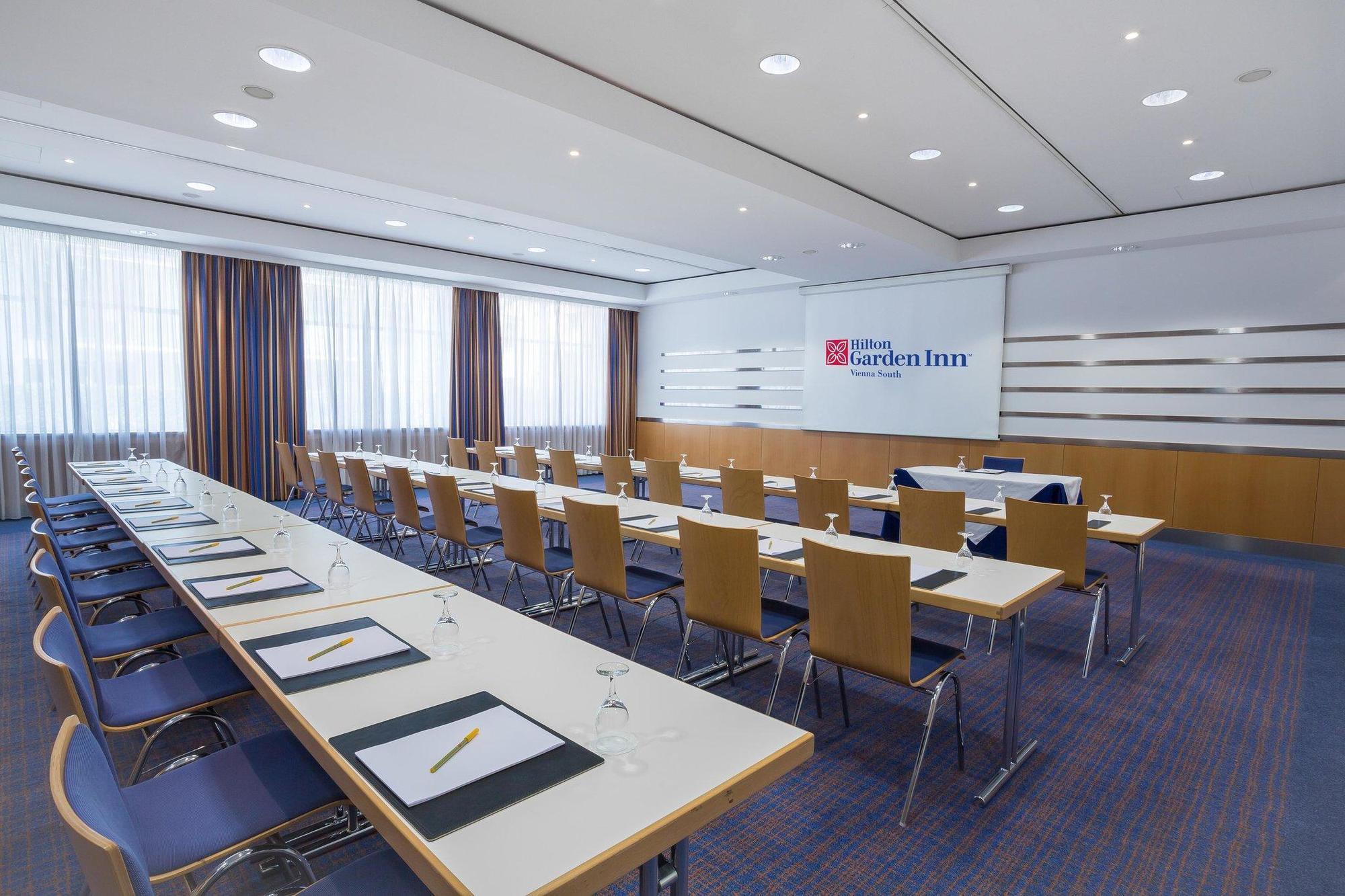 Hilton Garden Inn Vienna South Bagian luar foto