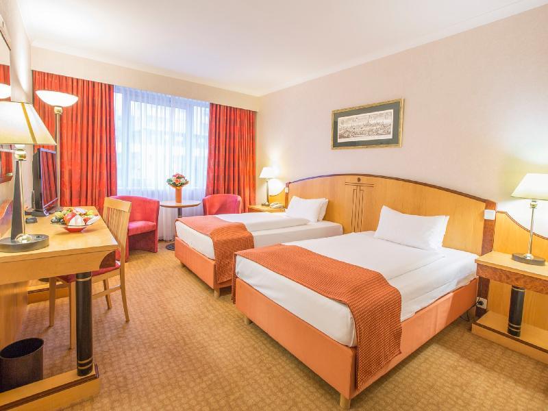 Hilton Garden Inn Vienna South Bagian luar foto