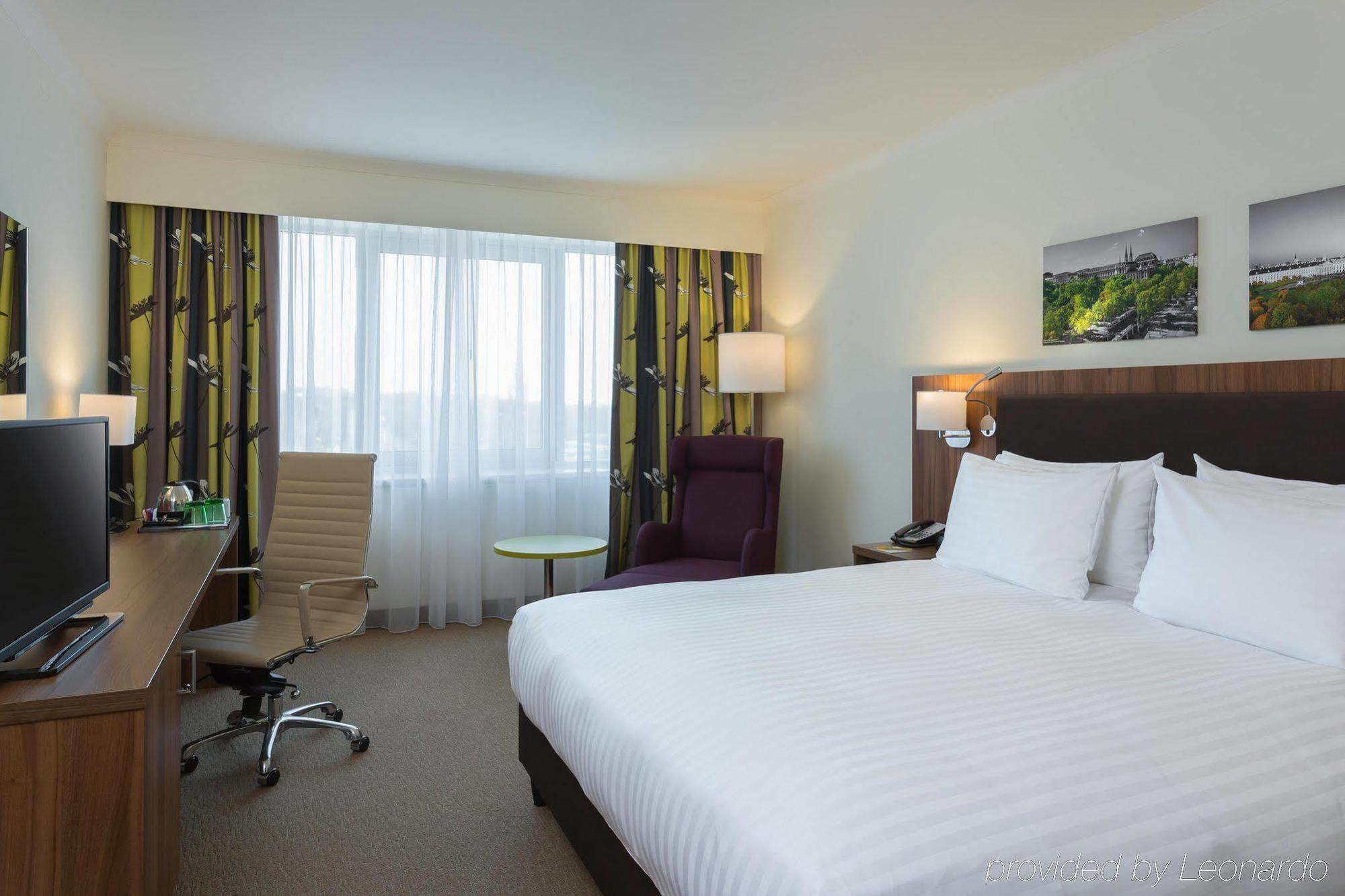 Hilton Garden Inn Vienna South Bagian luar foto